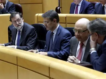 Rajoy junto a Catalá, Montoro y Zoido en el Senado Rajoy junto a Catalá, Montoro y Zoido en el Senado