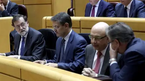 Rajoy junto a Catalá, Montoro y Zoido en el Senado Rajoy junto a Catalá, Montoro y Zoido en el Senado