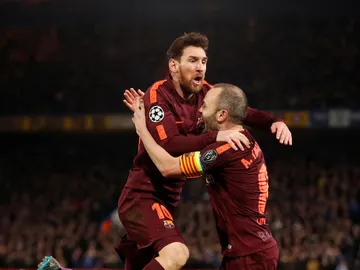 Messi celebra su gol con Iniesta Messi celebra su gol con Iniesta