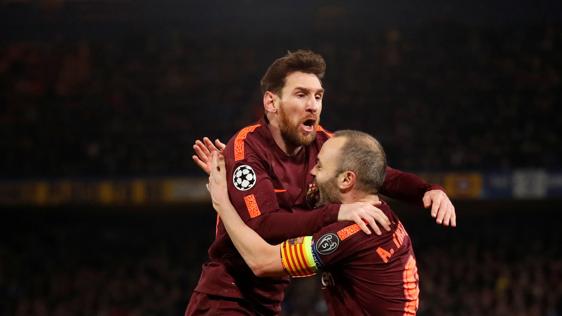 Messi celebra su gol con Iniesta