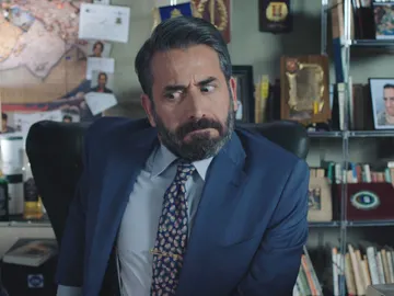 Efe cae en su propia trampa y es incapaz de contener sus esfínteres Efe cae en su propia trampa y es incapaz de contener sus esfínteres