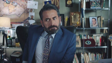 Efe cae en su propia trampa y es incapaz de contener sus esfínteres 