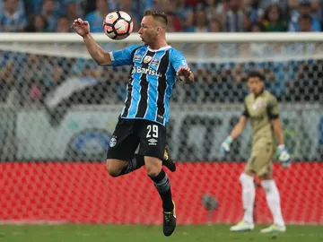 Arthur, en un partido con Gremio Arthur, en un partido con Gremio