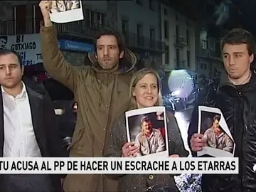 Sortu acusa al PP de escrache por protestar por el homenaje a unos etarras Sortu acusa al PP de escrache por protestar por el homenaje a unos etarras