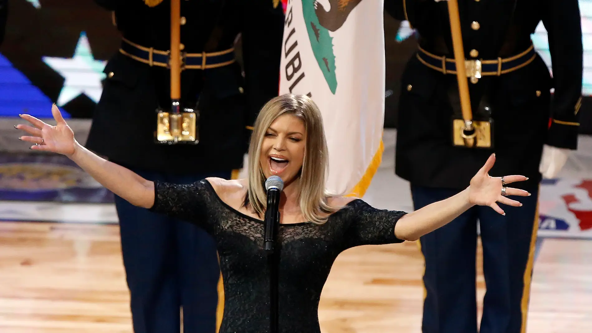 Fergie durante su actuación 