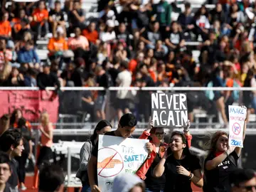 Los estudiantes reclaman más control sobre las armas Los estudiantes reclaman más control sobre las armas