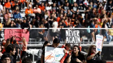 Los estudiantes reclaman más control sobre las armas Los estudiantes reclaman más control sobre las armas