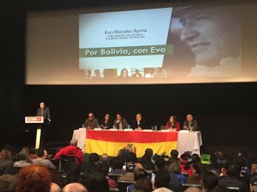 Zapatero, Iglesias y Garzón en un acto de apoyo a Evo Morales