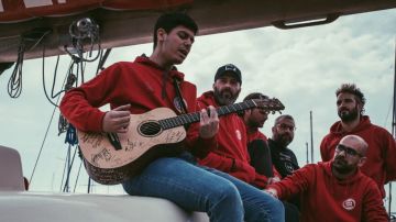 Alfred García en el barco Astral de Open Arms