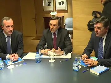 El PP propone a Ciudadanos que la reforma electoral pueda dar la mayoría absoluta en los ayuntamientos con sólo el 30% de los votos válidos El PP propone a Ciudadanos que la reforma electoral pueda dar la mayoría absoluta en los ayuntamientos con sólo el 30% de los votos válidos
