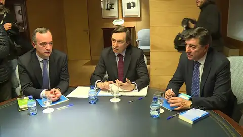 El PP propone a Ciudadanos que la reforma electoral pueda dar la mayoría absoluta en los ayuntamientos con sólo el 30% de los votos válidos El PP propone a Ciudadanos que la reforma electoral pueda dar la mayoría absoluta en los ayuntamientos con sólo el 30% de los votos válidos