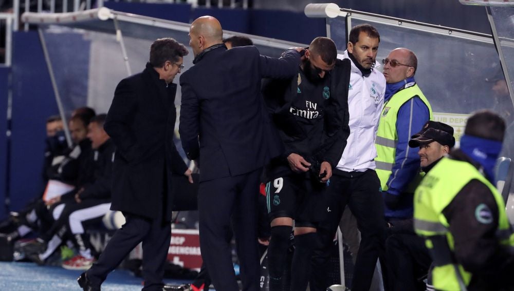 Zidane, en el banquillo del Real Madrid