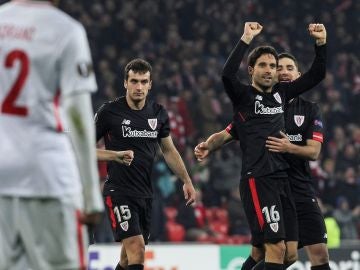 Etxeita celebra su gol ante el Spartak