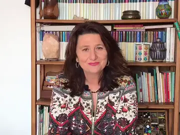 La felicitación de Adelfa Calvo por el séptimo aniversario de 'El secreto de Puente Viejo' La felicitación de Adelfa Calvo por el séptimo aniversario de 'El secreto de Puente Viejo'