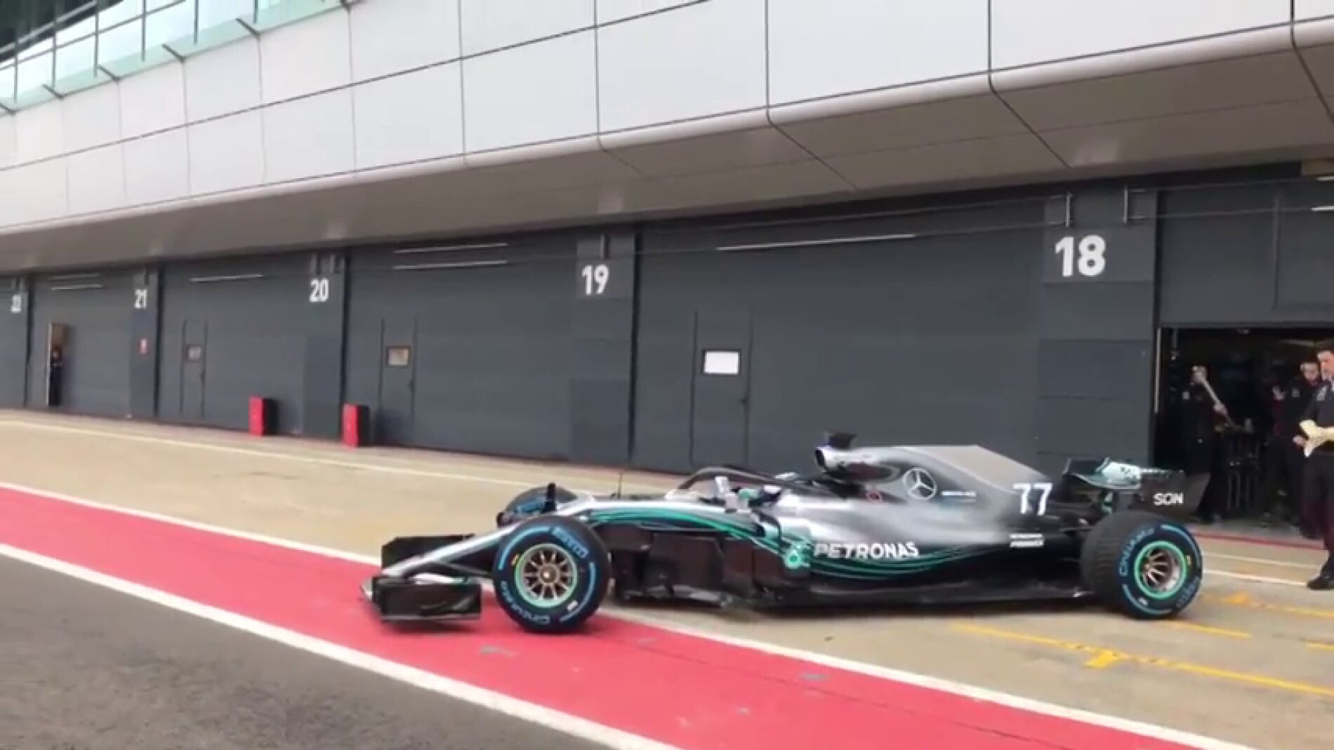 V&Iacute;DEO: As&iacute; es el nuevo Mercedes W09 de Hamilton y Bottas