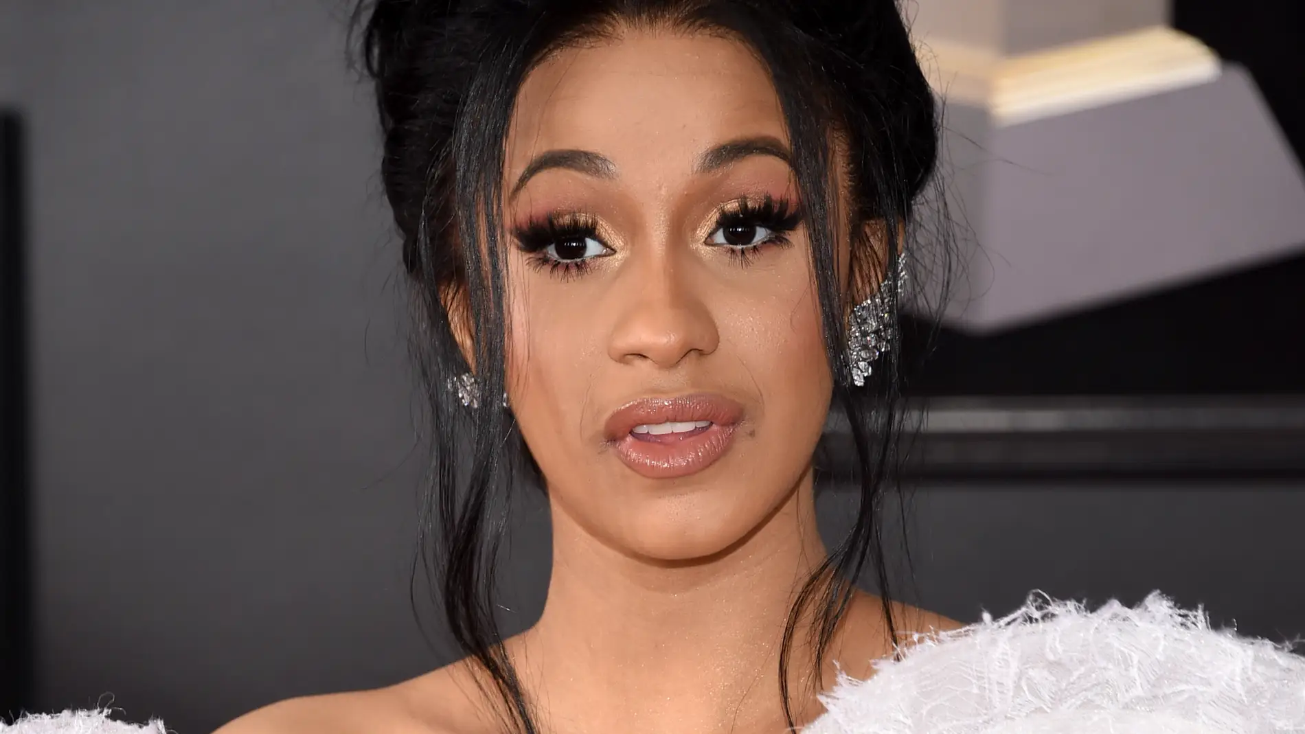 Cardi B en la alfombra roja de los Grammy 2018