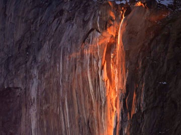 Espectacular efecto en la cascada de fuego de Yosemite