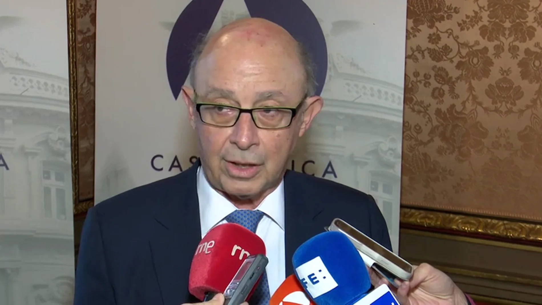 Montoro garantiza la equiparación salarial de todos los policías en tres años Montoro garantiza la equiparación salarial de todos los policías en tres años