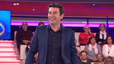 El divertido detalle de Arturo Valls con una espectadora de '¡Ahora Caigo!'