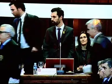 Varios altos cargos de la Justicia catalana 'plantan' a Roger Torrent en pleno discurso Varios altos cargos de la Justicia catalana 'plantan' a Roger Torrent en pleno discurso