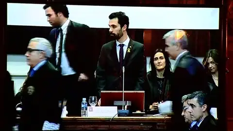 Varios altos cargos de la Justicia catalana 'plantan' a Roger Torrent en pleno discurso Varios altos cargos de la Justicia catalana 'plantan' a Roger Torrent en pleno discurso