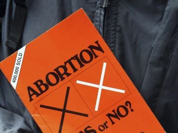 Imagen de un libro sobre el aborto