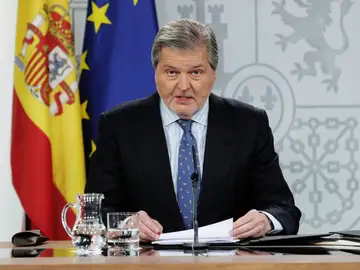Méndez de Vigo durante la rueda de prensa tras la reunión del consejo de ministros en el Palacio de la Moncloa Méndez de Vigo durante la rueda de prensa tras la reunión del consejo de ministros en el Palacio de la Moncloa