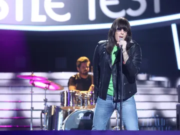David Amor pone el 'Rock 'n' Roll Radio' de Ramones en el plató de 'Tu cara me suena' David Amor pone el 'Rock 'n' Roll Radio' de Ramones en el plató de 'Tu cara me suena'