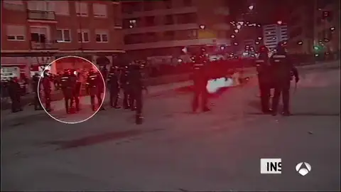 La muerte de un ertzaina, el punto más negro de una noche de terror ultra en Bilbao La muerte de un ertzaina, el punto más negro de una noche de terror ultra en Bilbao