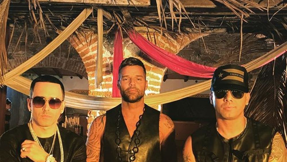 Ricky Martin junto a Wisin y Yandel en el tema 'Fiebre'