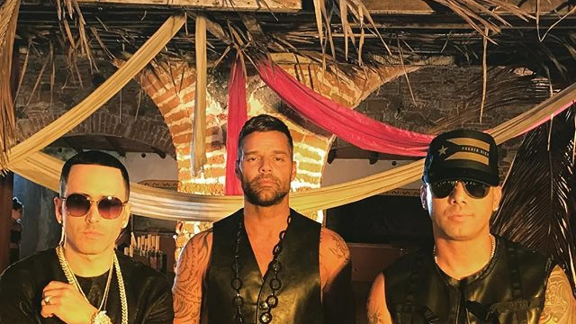 Ricky Martin junto a Wisin y Yandel en el tema 'Fiebre' Ricky Martin junto a Wisin y Yandel en el tema 'Fiebre'