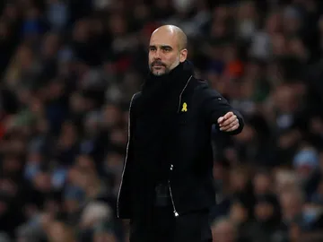 Guardiola, con el lazo amarillo durante un partido Guardiola, con el lazo amarillo durante un partido