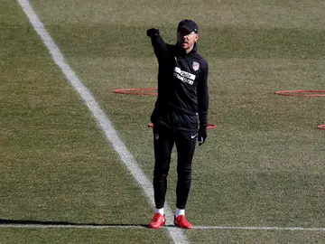 Simeone dirige un entrenamiento Simeone dirige un entrenamiento