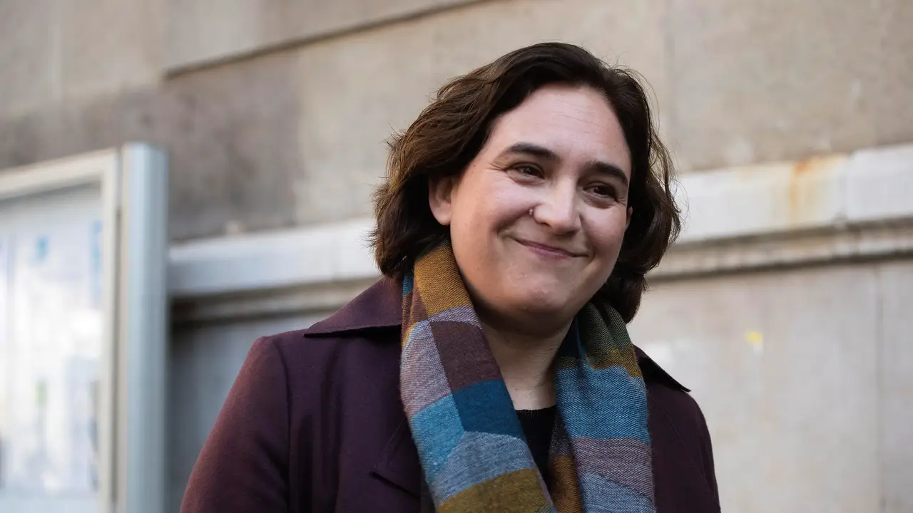La alcaldesa de Barcelona, Ada Colau, a su llegada hoy al Conservatorio Municipal de Música