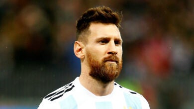 <p>El presidente de la Federación Palestina de Fútbol: 