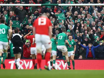 Irlanda celebra el ensayo de la victoria ante Gales Irlanda celebra el ensayo de la victoria ante Gales