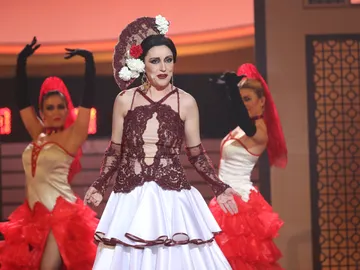 Pepa Aniorte se atreve con 'El beso' de Esperanza Roy en el plató de 'Tu cara me suena' Pepa Aniorte se atreve con 'El beso' de Esperanza Roy en el plató de 'Tu cara me suena'