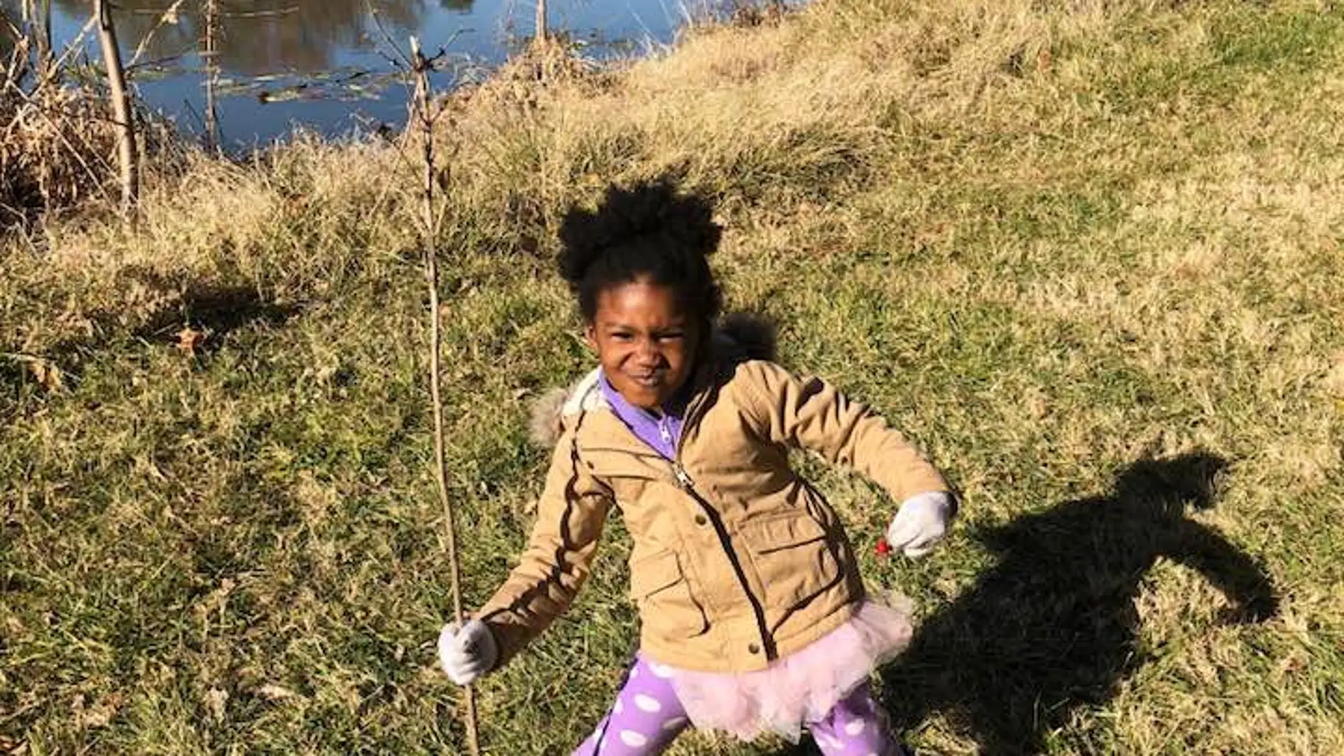 La niña que escuchó el asesinato de su madre y su hermano La niña que escuchó el asesinato de su madre y su hermano