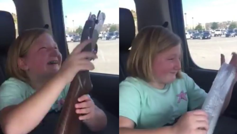 Una niña se emociona al recibir su primera escopeta