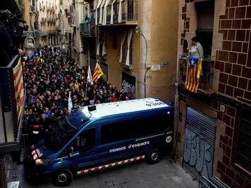 Los Mossos bloquean el paso a los manifestantes republicanos Los Mossos bloquean el paso a los manifestantes republicanos