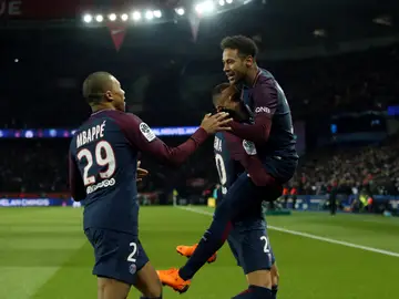 Mbappé, Neymar y Kurzawa celebran un gol ante el Olympique de Marsella Mbappé, Neymar y Kurzawa celebran un gol ante el Olympique de Marsella