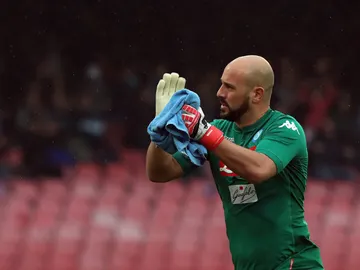 Pepe Reina, en un partido con el Nápoles Pepe Reina, en un partido con el Nápoles
