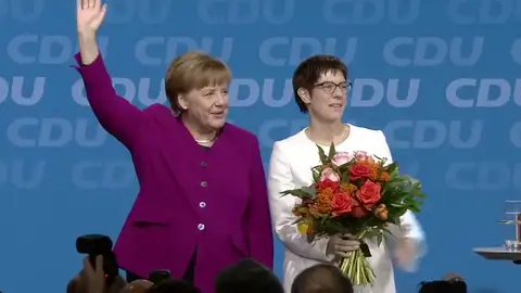 Merkel logra el apoyo de la CDU a la gran coalición Merkel logra el apoyo de la CDU a la gran coalición