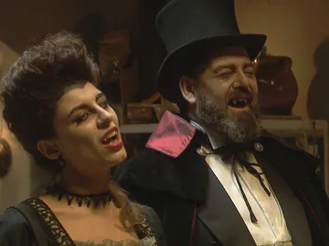 Mauricio y Nazaria se convierten en dos terroríficos vampiros Mauricio y Nazaria se convierten en dos terroríficos vampiros