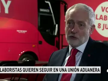 Corbyn marca distancias con May y reclama la permanencia en la unión aduanera tras el 'Brexit' Corbyn marca distancias con May y reclama la permanencia en la unión aduanera tras el 'Brexit'