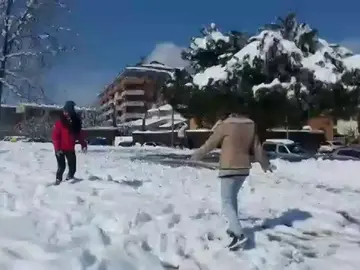 Casi 5.000 alumnos se quedan sin clase por la nieve en Cataluña Casi 5.000 alumnos se quedan sin clase por la nieve en Cataluña