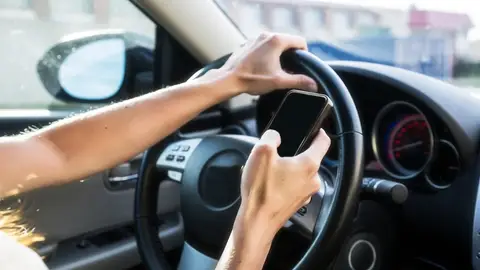 telefono-movil-volante-sancion-2016-01.jpg telefono-movil-volante-sancion-2016-01