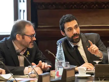 El presidente del Parlament, Roger Torrent, junto al vicepresidente primero, Josep Costa El presidente del Parlament, Roger Torrent, junto al vicepresidente primero, Josep Costa
