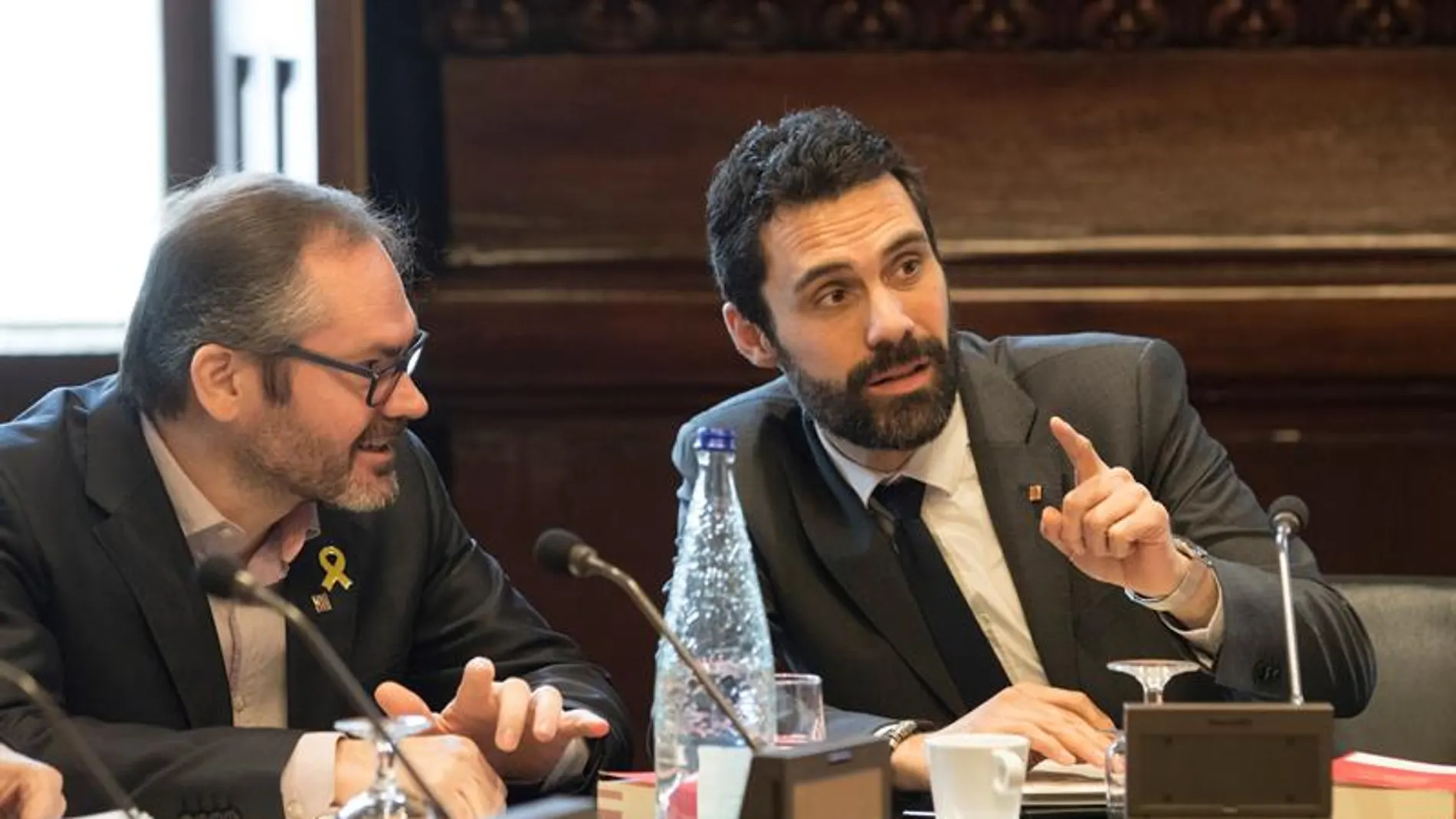El presidente del Parlament, Roger Torrent, junto al vicepresidente primero, Josep Costa El presidente del Parlament, Roger Torrent, junto al vicepresidente primero, Josep Costa