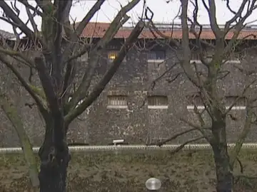 Francia traslada a dos presos de ETA a una prisión próxima al País Vasco Francia traslada a dos presos de ETA a una prisión próxima al País Vasco